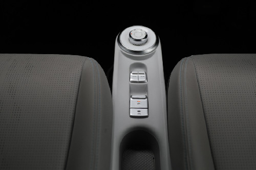 Pengatur AC belakang Air EV