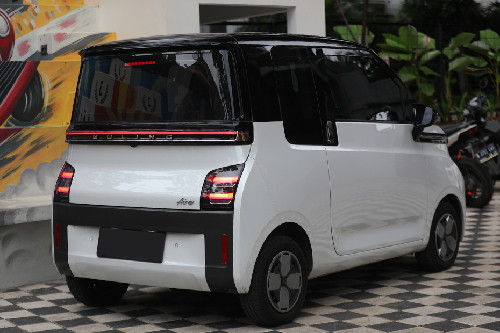 Tampak belakang Air EV