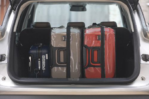 Tampak bagasi Wuling Almaz Hybrid terbuka