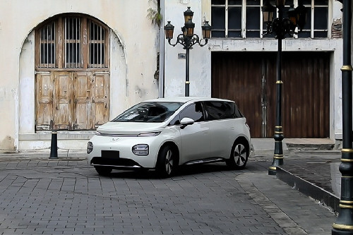 Wuling Cloud EV Front Side View