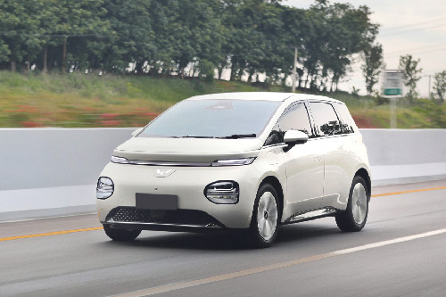 Wuling Cloud EV Front Side View