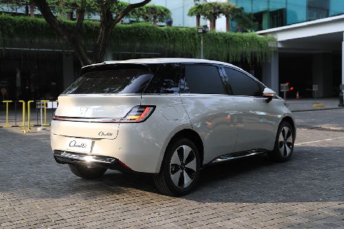 Tampak belakang Cloud EV