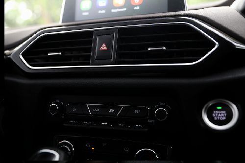 Head rese kursi depan DFSK Glory 560