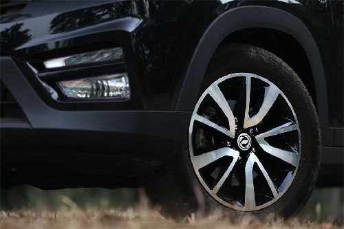 Ban depan DFSK Glory 560