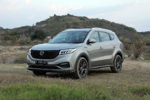 DFSK Glory i-Auto Front Side View