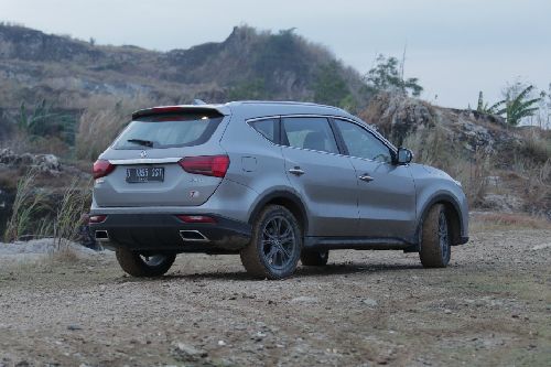 Tampak belakang Glory i-Auto