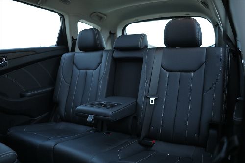 Kursi belakang DFSK Glory i-Auto