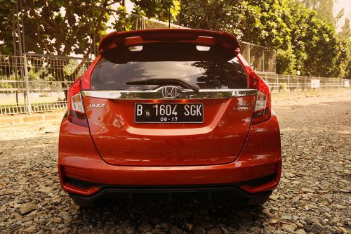 Tampak belakang Jazz