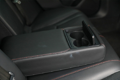 Arm rest belakang Honda Accord