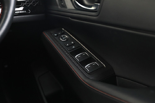 Pengendali di pintu sisi pengemudi Accord