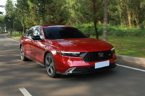Tampak depan medium Honda Accord