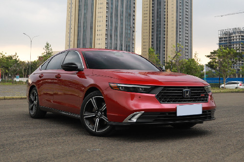 Tampak depan medium Honda Accord