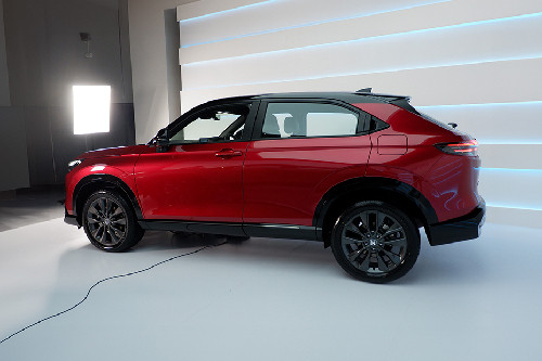 Tampak belakang serong HRV