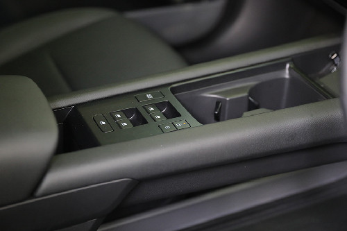 Pemisah depan tengah Ioniq 6