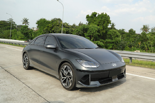 Tampak depan medium Hyundai Ioniq 6
