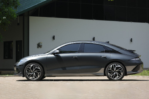 Side View Hyundai Ioniq 6 Side view
