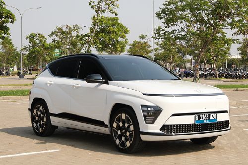 Hyundai Kona Electric Front Cross Side View