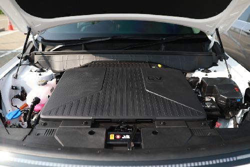 Bagasi Kona Electric terbuka