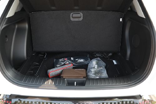 Tampak bagasi Hyundai Kona Electric terbuka