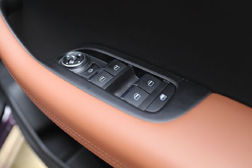 Pengendali di pintu sisi pengemudi TIGGO 8 PRO