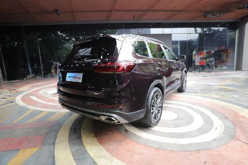 Tampak belakang TIGGO 8 PRO