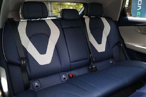 Kursi belakang CHERY E5