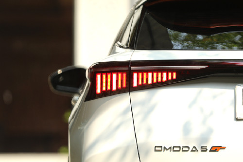 lampu belakang OMODA 5 GT