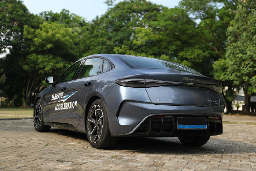 Tampak belakang low angle BYD Seal