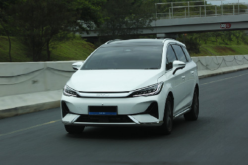 Tampak Depan Bawah Tampak Depan Bawah BYD M6