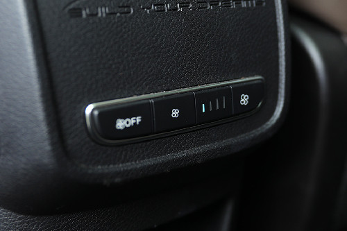 Pengatur AC belakang M6