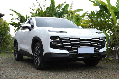 Tampak depan Jetour Dashing, sudut rendah