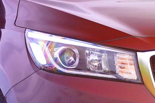 Lampu depan Grand Sedona