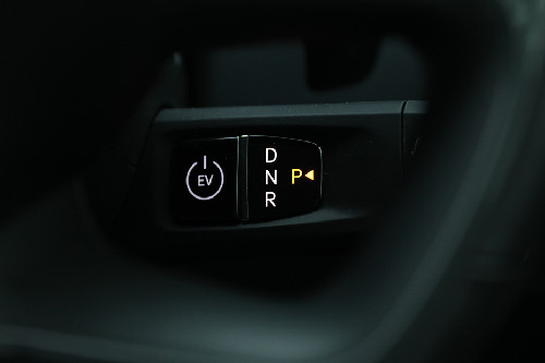 Tombol start-stop mesin Kia Fronte