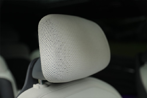 Head rese kursi depan Kia EV9