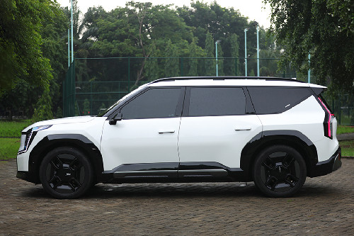 Tampak samping EV9