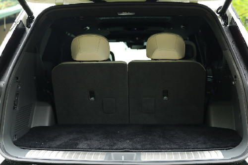 Tampak bagasi Kia EV9 terbuka