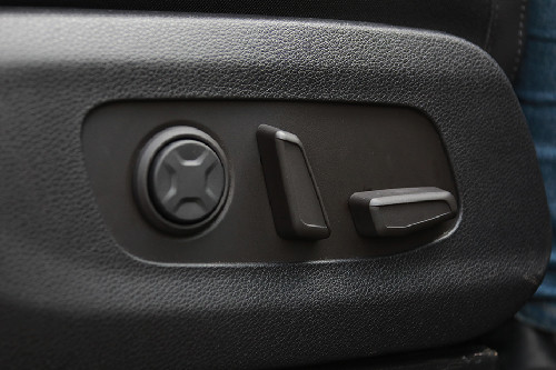 Pengatur kursi Kia Carnival HEV