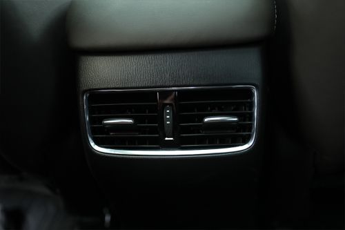 Ventilasi AC depan 6 Sedan