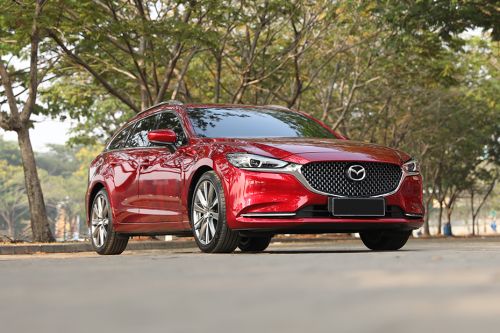 Tampak depan medium Mazda 6 Sedan
