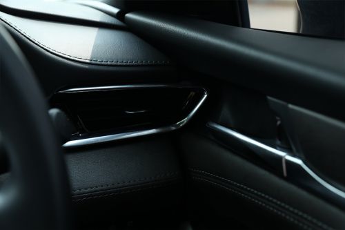 Ventilasi AC depan samping 6 Sedan