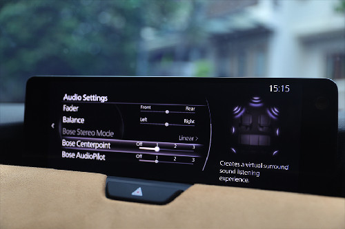 layar sentuh Mazda CX-80