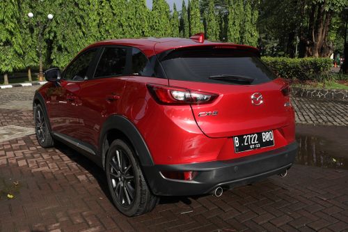 Rear Cross Side View of Mazda CX 3 (2017-2018)