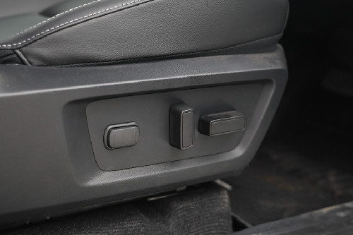 Pengatur kursi Mitsubishi Triton