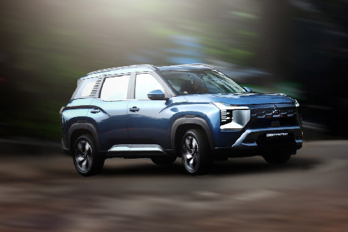 Mitsubishi Destinator Front Cross Side View