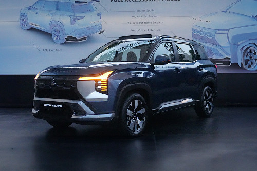 Mitsubishi Destinator Front Side View