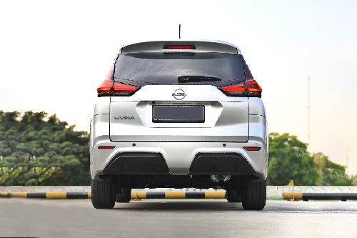 Tampak belakang Livina 