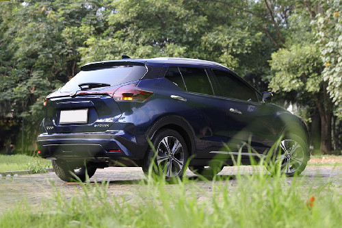 Tampak belakang Kicks e-Power