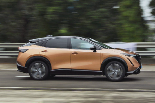 Nissan Ariya Side view