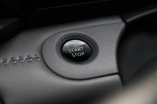 Tombol start-stop mesin Nissan Fronte