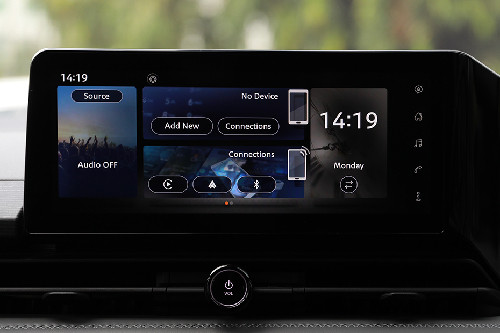 layar sentuh Nissan Serena e-Power